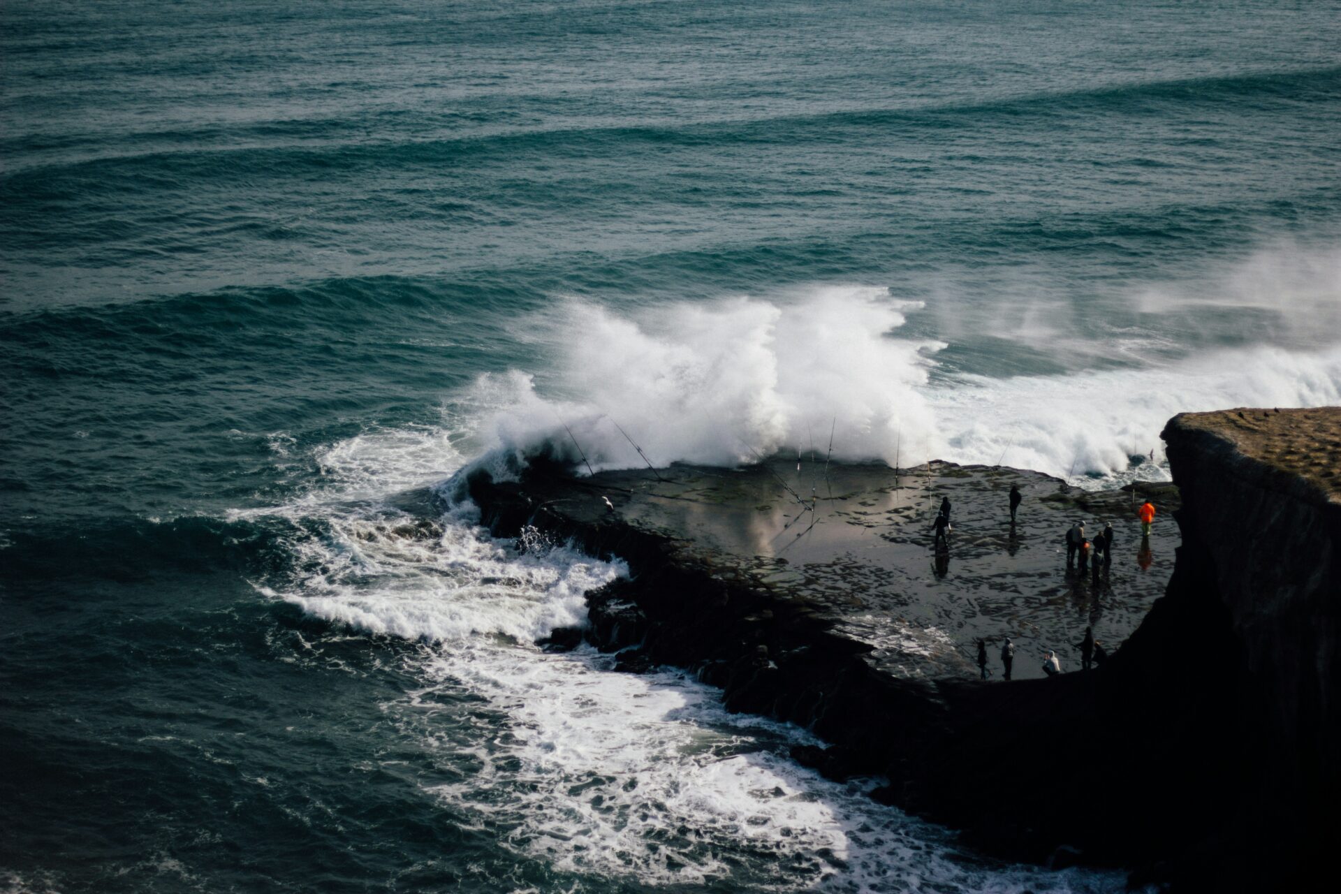 pecheurs en mer muriwai beach