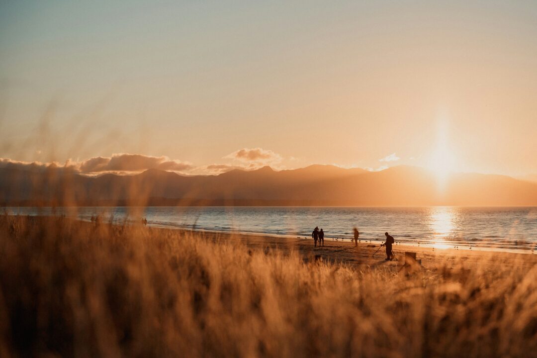 tahunanui beach