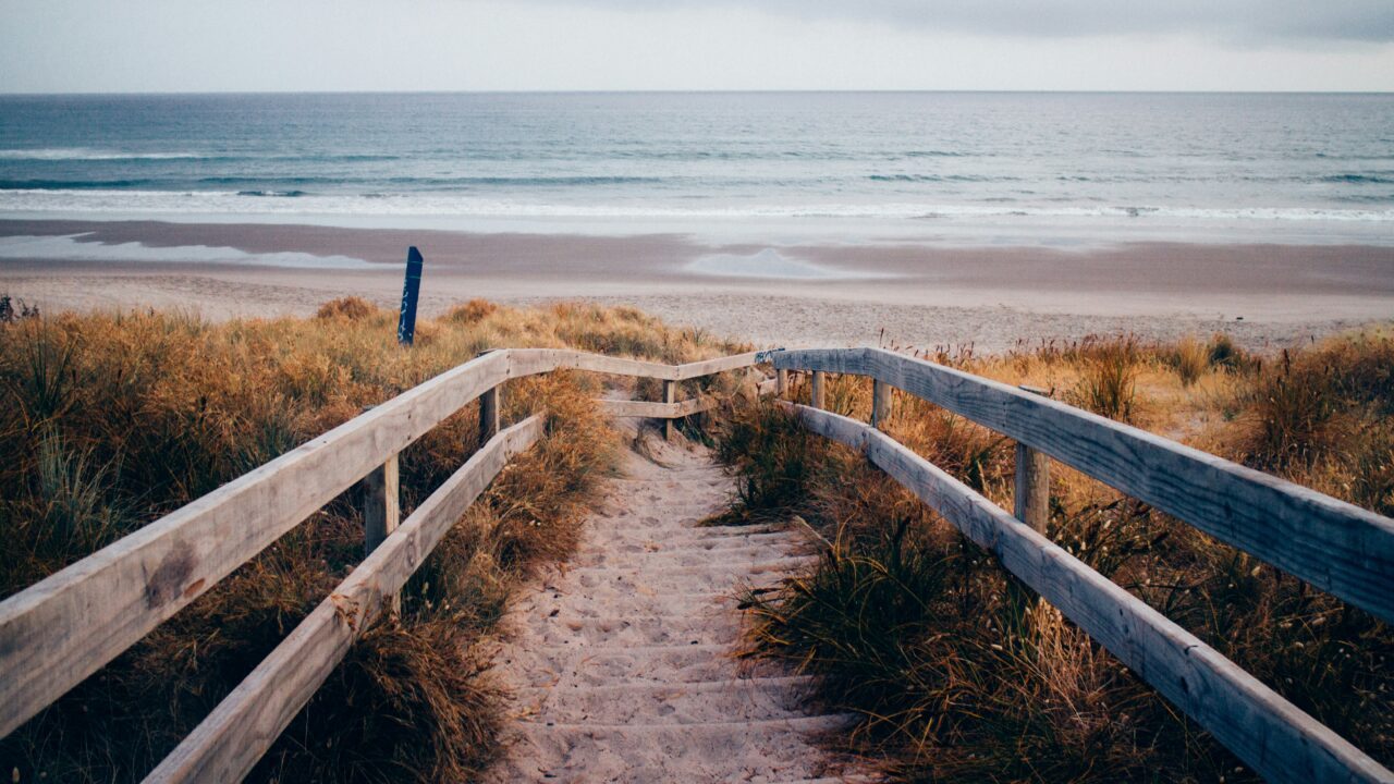 allee menant vers la plage