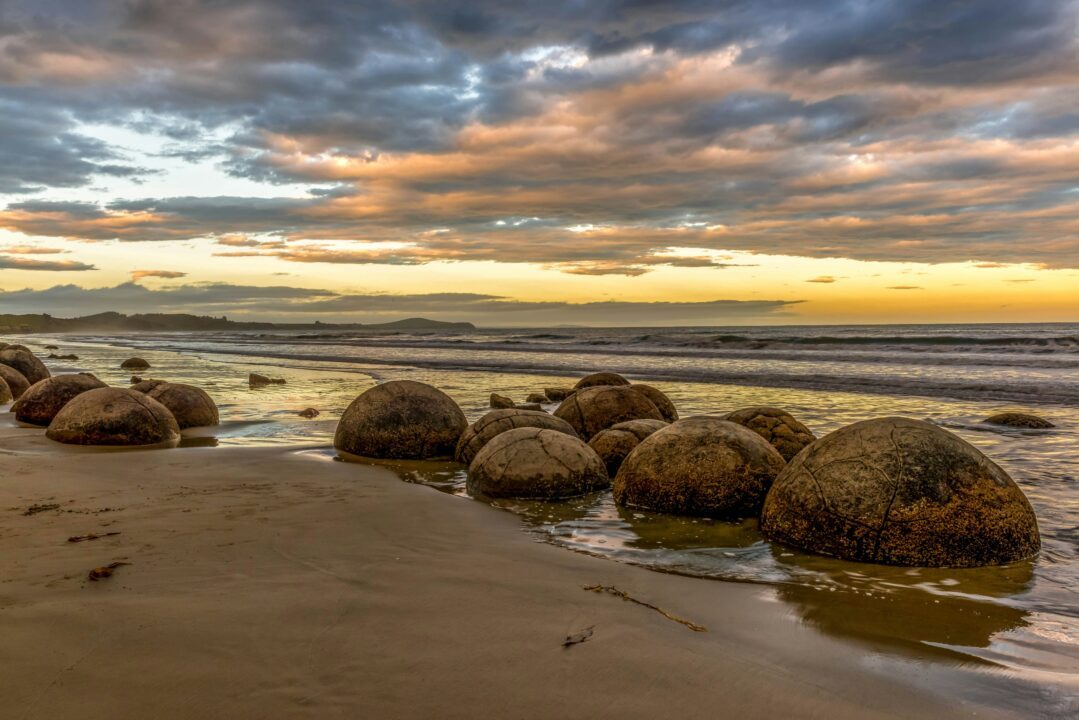 moeraki boulders sur une plage